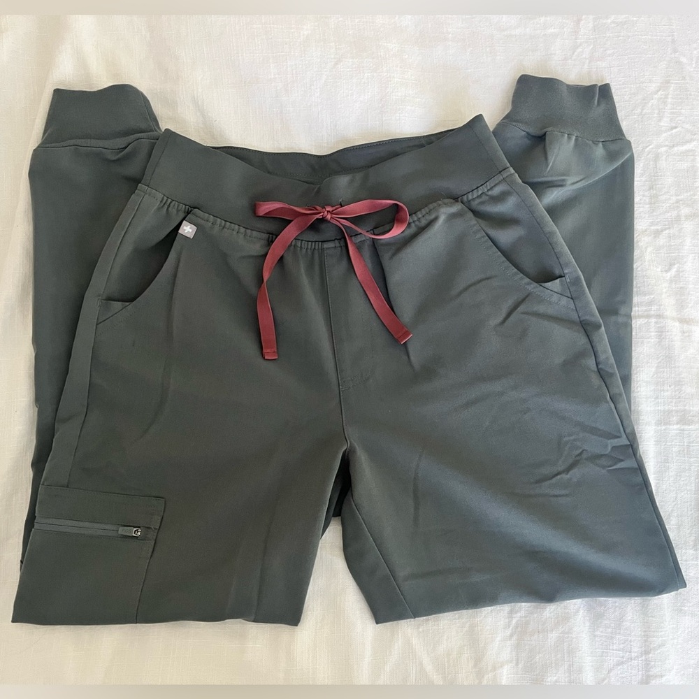 FIGS Women’s High Waisted Zamora Scrub Jogger - bonsai, small petite